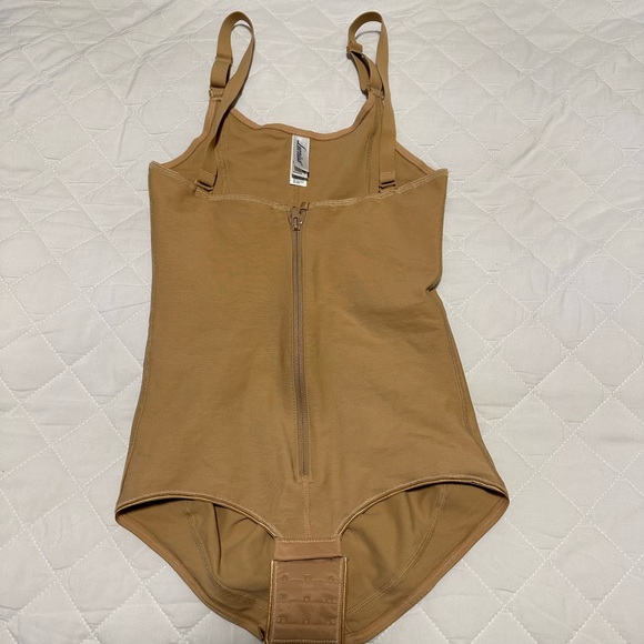 Classic bottom sculpting body shaper - Picture 12 of 14